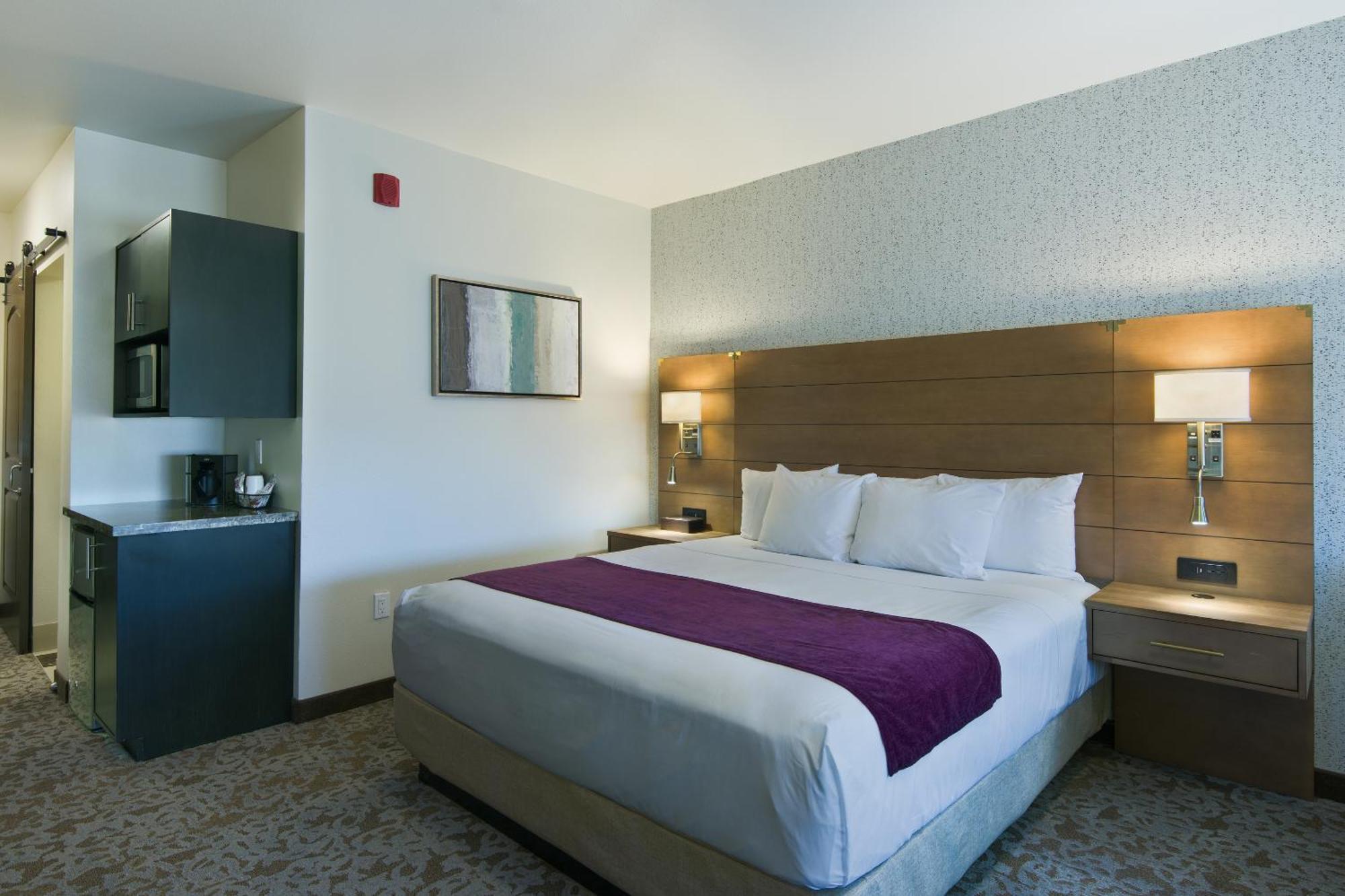 Oxford Suites Sonoma - Ронерт Парк Стая снимка