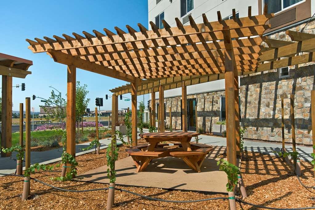 Oxford Suites Sonoma - Ронерт Парк Стая снимка
